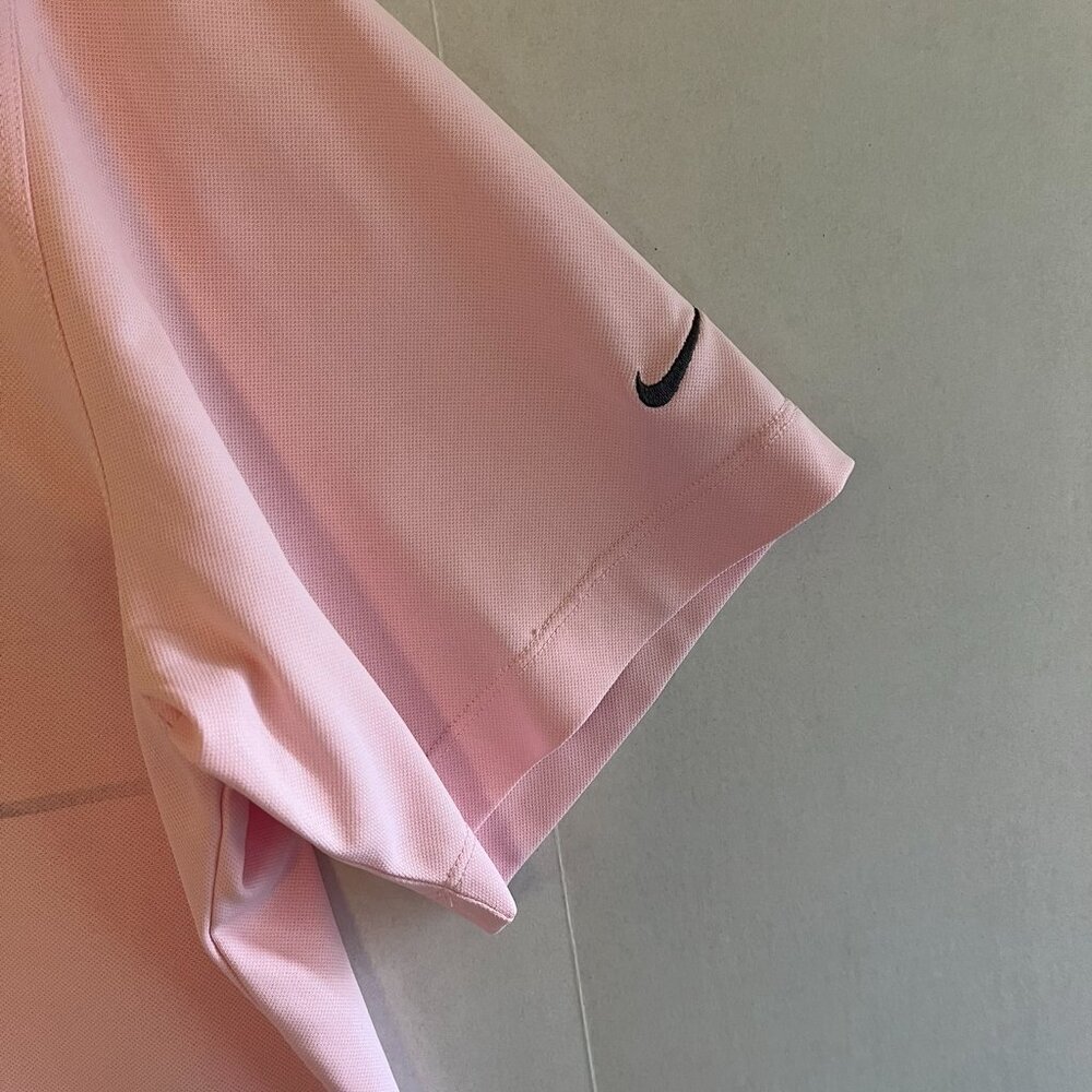 Men's Nike Golf Dri-Fit, Pre-Owned, Pastel Pink with Linear Graphic - Medium - Picture 2 of 7